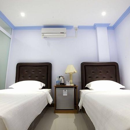 Woodland Hotel Γιανγκόν Εξωτερικό φωτογραφία