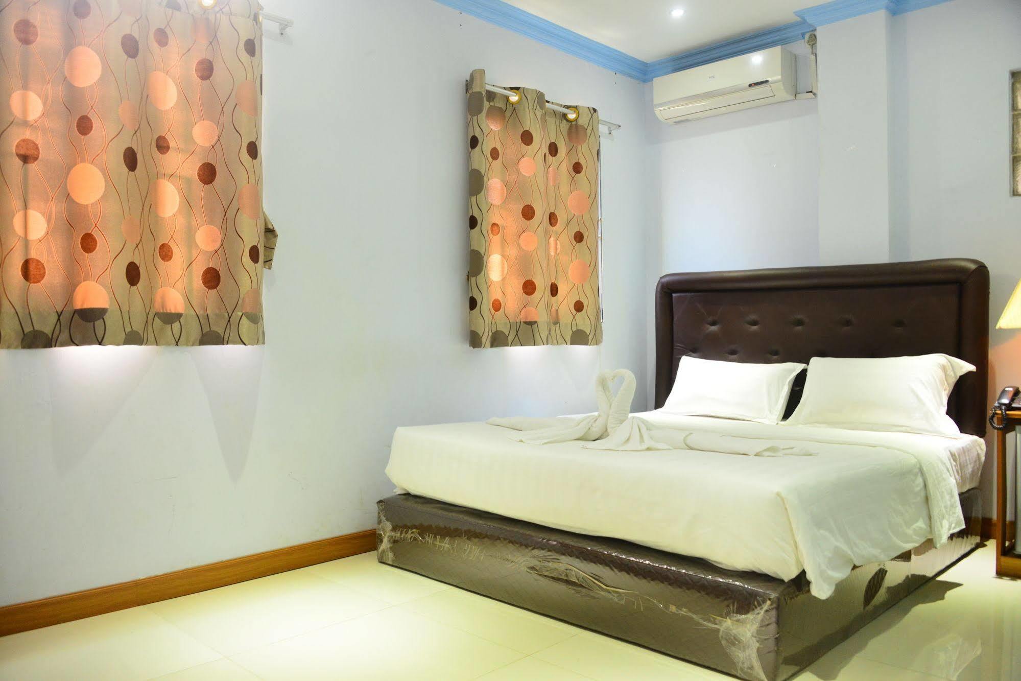 Woodland Hotel Γιανγκόν Εξωτερικό φωτογραφία
