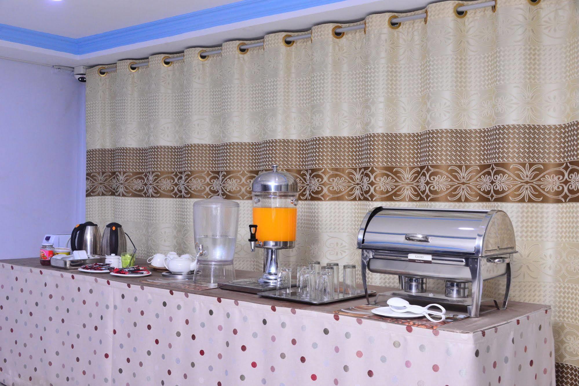 Woodland Hotel Γιανγκόν Εξωτερικό φωτογραφία
