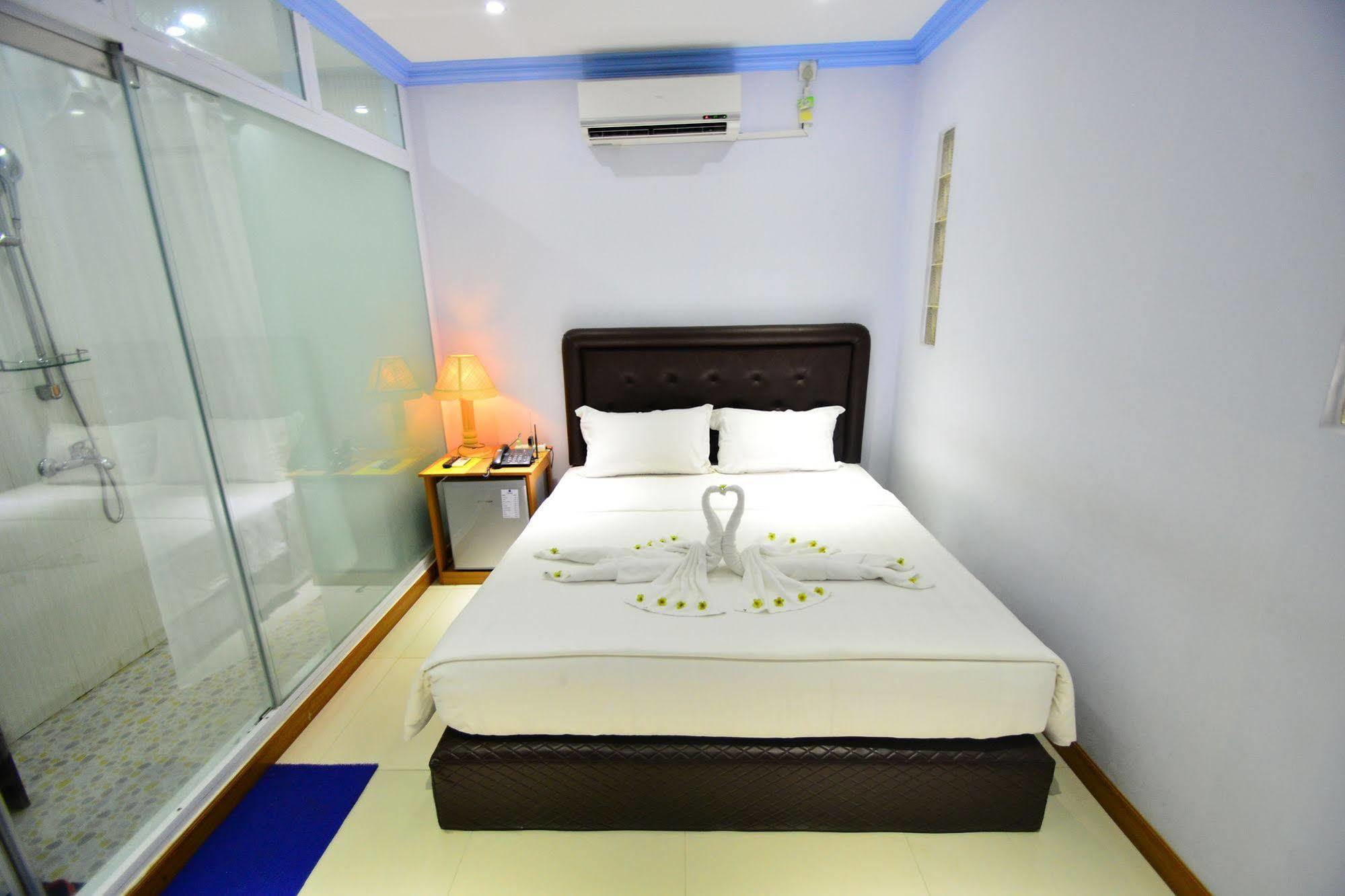 Woodland Hotel Γιανγκόν Εξωτερικό φωτογραφία
